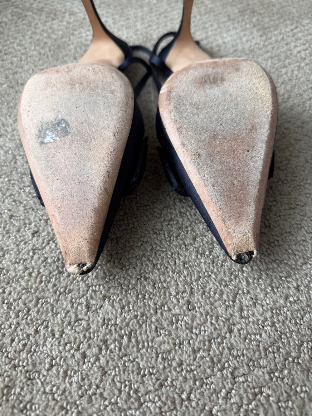 Manolo Blahnik Dark Navy Satin Pointed-Toe Slingback Pumps with Bow size 39.5 - Picture 6 of 10